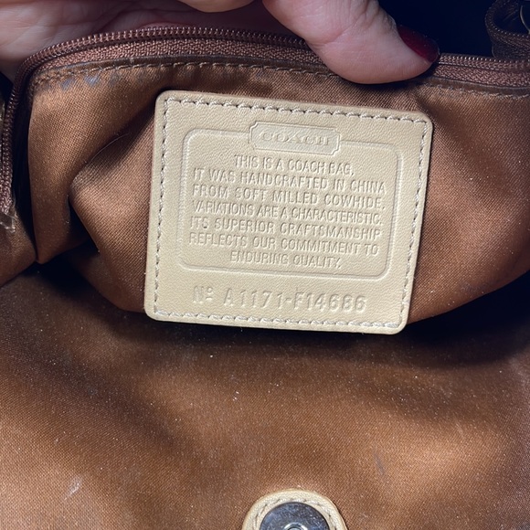 Coach Leather Beige Shoulder Purse Ruffle Trim - Picture 11 of 14